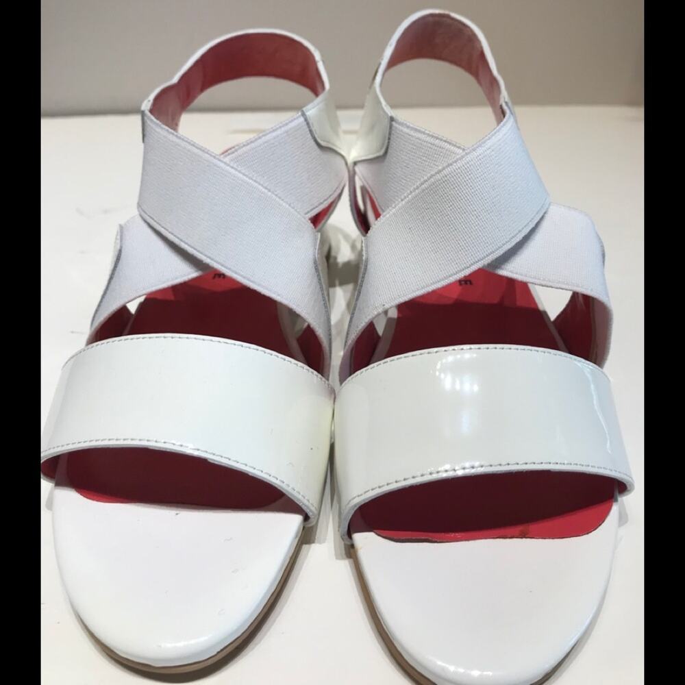 Pas de Rouge white patent leather and elastic